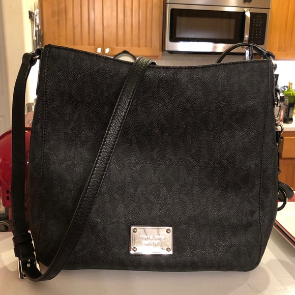 Michael Kors Handbags - Michael Kors Black Crossbody
